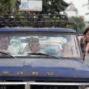 Jean Reno in On ne choisit pas sa famille con Christian Clavier e Muriel Robin