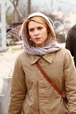 Claire Danes in un intenso primo piano nell'episodio Pilot di Homeland