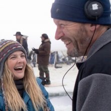 Drew Barrymore insieme al regista Ken Kwapis sul set di Qualcosa di straordinario