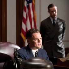 J.Edgar: Leonardo DiCaprio e Armie Hammer (alle sue spalle) in una scena del film