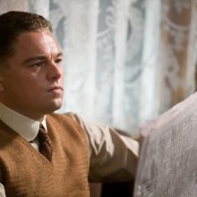 Leonardo DiCaprio è John Edgar Hoover in una scena del film biografico di Eastwood