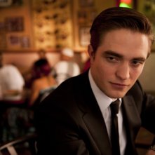 Robert Pattinson in un intenso primo piano di Cosmpolis