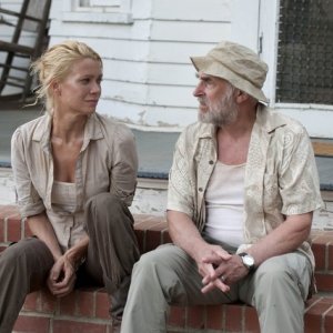 The Walking Dead: Laurie Holden e Jeffrey DeMunn in una scena dell'episodio Chupacabra