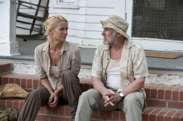 The Walking Dead: Laurie Holden e Jeffrey DeMunn in una scena dell'episodio Chupacabra