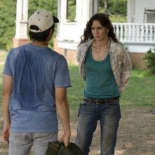 The Walking Dead: Steven Yeun e Sarah Wayne Callies nell'episodio La rosa di Cherokee