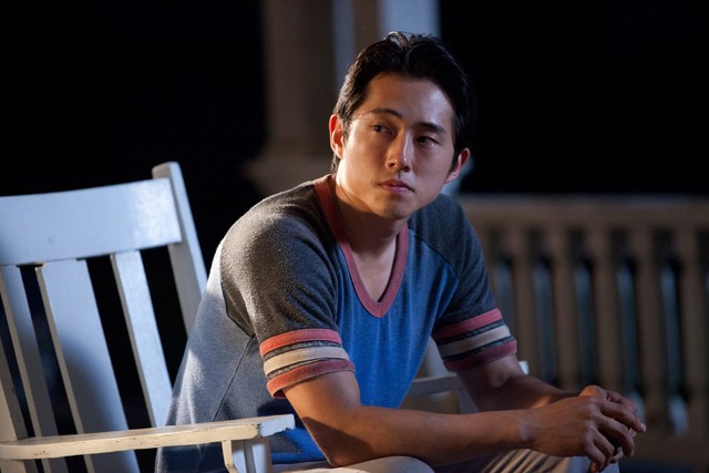 Steven Yeun in una scena di The Walking Dead