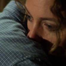 A little closer: Sayra Player abbraccia Chris Kies in una scena del film