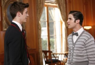 Glee: Grant Gustin e Darren Criss in una scena dell'episodio The First Time