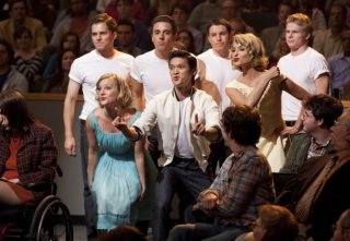 Glee: Heather Morris, Harry Shum jr. e Dianna Agron in una scena dell'episodio The First Time