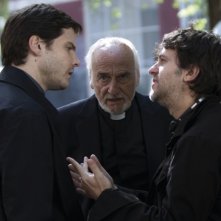 Daniel Brühl e Juan Carlos Fresnadillo sul set del thriller Intruders insieme a Héctor Alterio