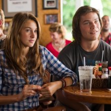 The Descendants: Shailene Woodley e Nick Krause in una scena del film
