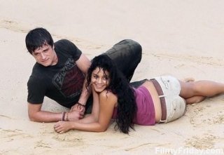 Vanessa Hudgens e Josh Hutcherson sul set sabbioso di Journey 2: The Mysterious Island
