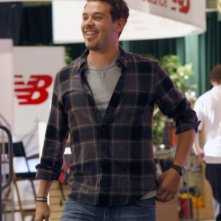 Parenthood: Kevin Alejandro nell'episodio The Booth Job