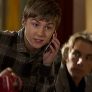 Parenthood: Miles Heizer e Dax Shepard nell'episodio Happy Thanksgiving