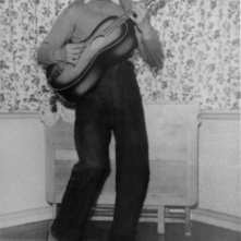 George Harrison: Living in the Material World, George Harrison bambino in una scena del film