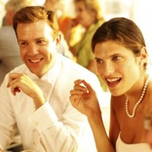 Jason Sudeikis insieme a Lake Bell in una scena di A good old fashioned orgy