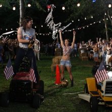 Jason Sudeikis, Michelle Borth e Tyler Labine in un'esilarante scena di A good old fashioned orgy