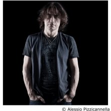 Luciano Ligabue in una foto promozionale del concerto Campovolo 2.0