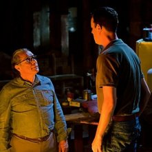 Colin Hanks e Edward James Olmos in una scena dell'episodio Nebraska