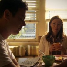 Colin Hanks e Molly Parker in una scena familiare dell'episodio Nebraska