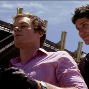 Michael C. Hall (Dexter) in una scena dell'episodio Nebraska insieme a Christian Carmago (Brian)