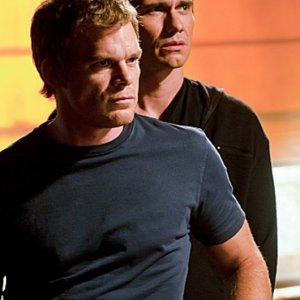 Michael C. Hall in una scena dell'episodio Nebraska insieme a Christian Carmago