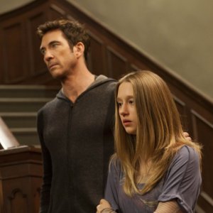 American Horror Story: Dylan McDermott con Taissa Farmiga nell'episodio Open House