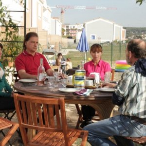 Le nevi del Kilimangiaro: Jean-Pierre Darroussin, Ariane Ascaride, Gérard Meylan e Marilyne Canto in una scena del film