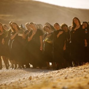 Where Do We Go Now?, una suggestiva scena del film diretto e interpretato da Nadine Labaki