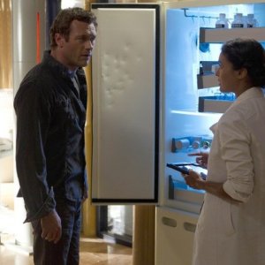 Terra Nova: Jason O'Mara e Shelley Conn nell'episodio Proof