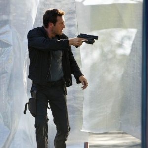Terra Nova: Jason O'Mara nell'episodio Now You See Me