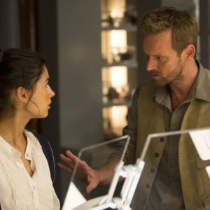 Terra Nova: Naomi Scott e Rod Hallett nell'episodio Proof