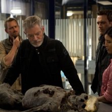 Terra Nova: Stephen Lang e Shelley Conn nell'episodio Vs.