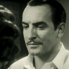 The Artist: Jean Dujardin parla con la sua amata in una scena del film