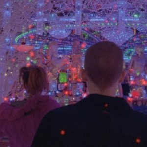 Una psichedelica immagine del dramma Enter the Void di Gaspar Noé
