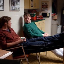 Brad Pitt in una scena del film L'arte di vincere - Moneyball insieme a Chris Pratt