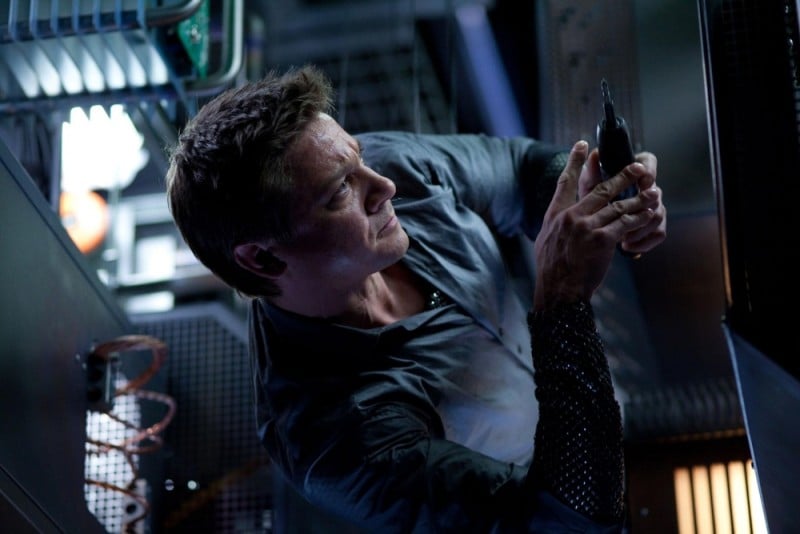 Jeremy Renner in un'impegnativa scena di Mission: Impossible - Protocollo Fantasma