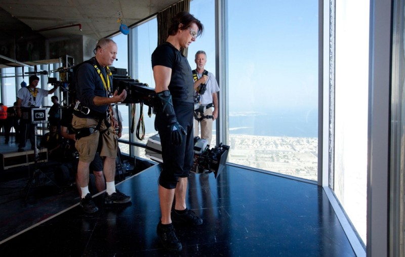 Tom Cruise Si Prepara Per Una Pericolosa Scena Sul Set Di Mission Impossible Protocollo Fantasma 223228