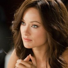 Un bellissimo primo piano di Olivia Wilde in una scena di Cambio Vita