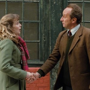 Benoît Poelvoorde e Isabelle Carré in un'immagine del film Emotivi anonimi