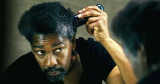 Denzel Washington cambia look in una scena del thriller Safe House