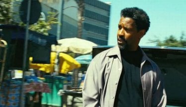 Denzel Washington in un'immagine tratta dal thriller Safe House