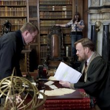 Guy Ritchie sul set di Sherlock Holmes: Gioco di ombre con Jared Harris