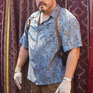 David Zayas sulla scena del crimine in una scena dell'episodio Sins of Omission