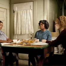 Emma Stone In Una Scena Di The Help Insieme A Viola Davis E Octavia Spencer 223569