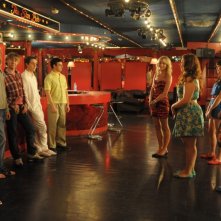 Finalmente maggiorenni: un'affollata scena del film