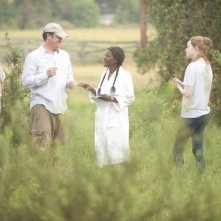 Il Regista Tate Taylor Insieme A Cicely Tyson Ed Emma Stone Sul Set Di The Help 223601