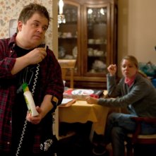 Patton Oswalt in una scena di Young Adult insieme a Collette Wolfe