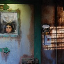 Alexandra Daddario chiusa in una cella frigorifera nell'horror Bereavement