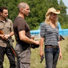 The Walking Dead: Andrew Lincoln, Jon Bernthal e Laurie Holden in una scena dell'episodio Segreti